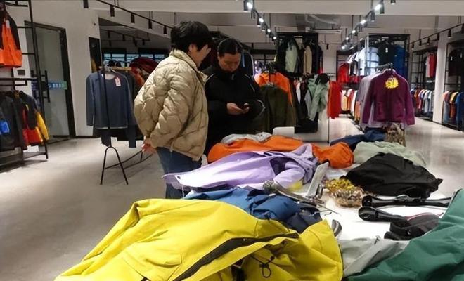 登山裝備被央視點名的沖鋒衣內(nèi)幕：本錢300敢賣3000?？又挟a(chǎn)和老蒼生？(圖18)