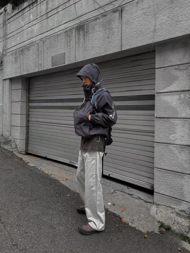 ng28南宮相信品牌力量本來丁禹兮蔣奇明也拿沖鋒衣當(dāng)“班服”？(圖25)