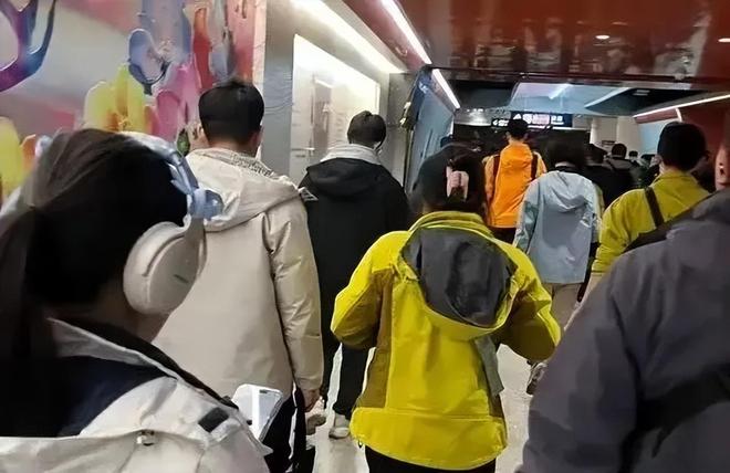 南宮NG·28騰訊砸3億的國產(chǎn)沖鋒衣火成“體系體例戰(zhàn)袍”(圖16)